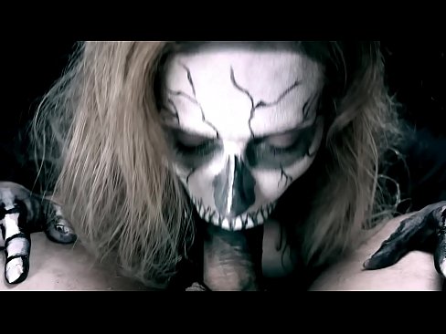 ❤️ Demoniczna dziewczyna ssąca kutasa swoimi czarnymi ustami i połykająca spermę. Fuck video at pl.vbdsm.ru ️❤